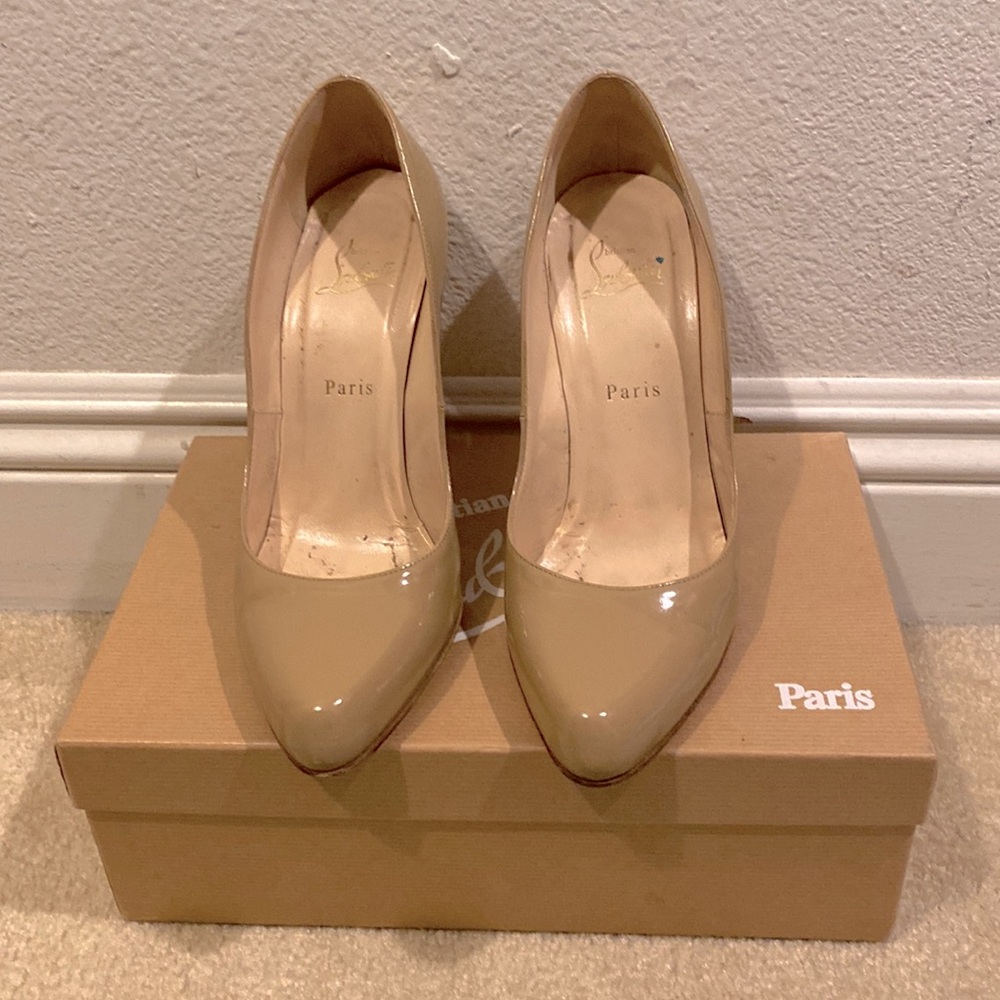 Patent leather beige Louboutin